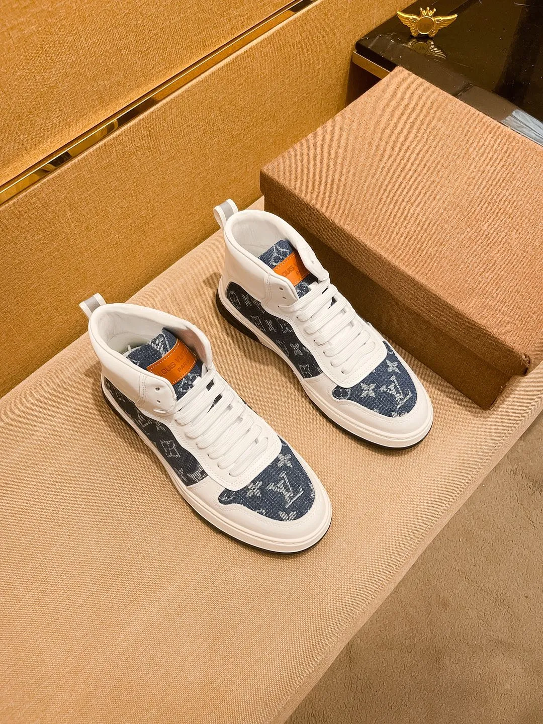 Men's shoes 💰 440💰【 LV 】🔥 Louis Vuitton, high-end men's shoes brand, official website 1:1 latest masterpiece: the upper is made of first-layer cowhide imported from Italy with a comfortable and breathable lining➕original non-slip and wear-resistant outsole🔥, making walking more convenient and comfortable! An exclusive new model, a stunning work, a beautiful 1:1 replica [color] compared to the official quality! Create a fashionable personality to set off your uniqueness! A must-have for trendy men! Classic🔥Size: 38-44 Color: 🔥Multiple colors available🔥